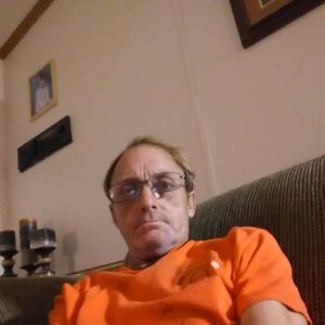 Meet your Posher, Dennis